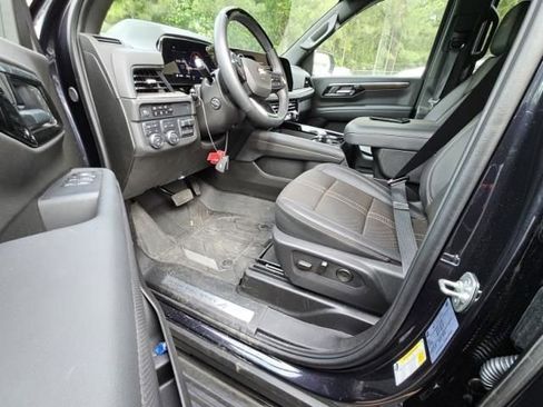 Used 2025 Chevrolet Suburban High Country AWD/4WD image 4