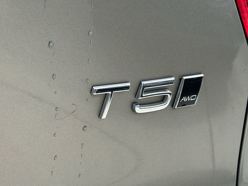 Used 2021 Volvo XC40 T5 Inscription w/ Advanced Package image 5