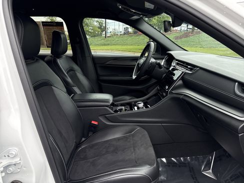 Certified 2023 Jeep Grand Cherokee Altitude AWD/4WD image 21