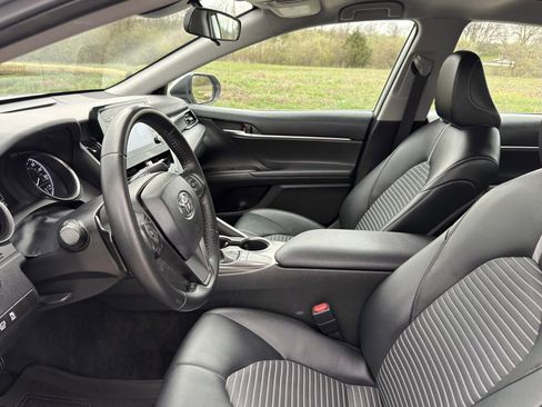 Used 2023 Toyota Camry SE image 14