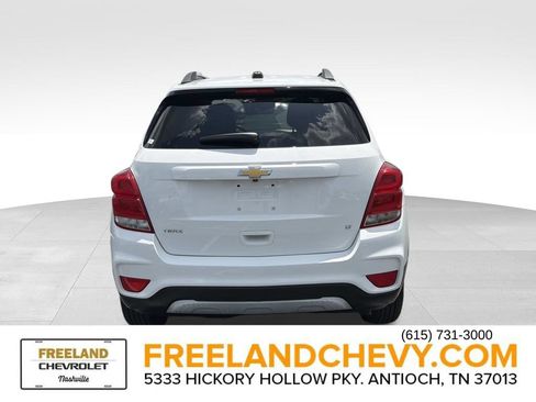 Used 2017 Chevrolet Trax LT w/ LT Convenience Package FWD image 4