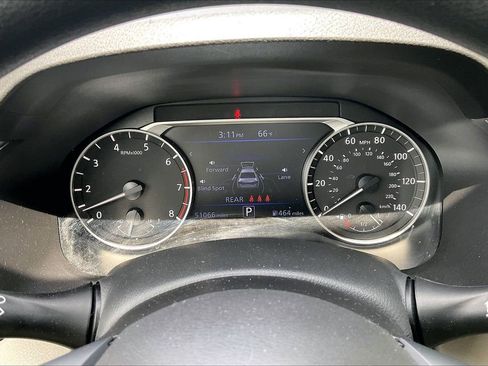 Used 2025 Nissan Altima 2.5 SV FWD image 11