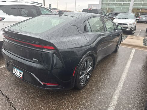 Used 2024 Toyota Prius XLE image 2