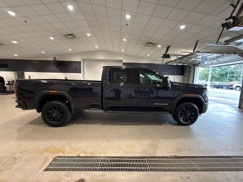 Used 2024 GMC Sierra 3500 AT4 w/ AT4 Premium Plus Package AWD/4WD image 8