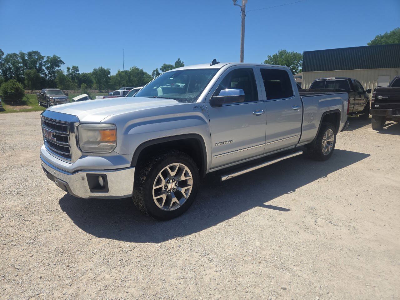 Used 2015 GMC Sierra 1500 SLT w/ SLT Crew Cab Value Package AWD/4WD image 4