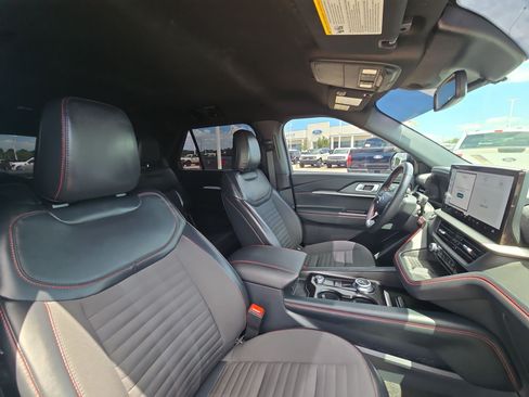 Used 2025 Ford Explorer ST-Line w/ Premium Package RWD image 32