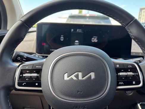 Used 2026 Kia Carnival FWD image 31