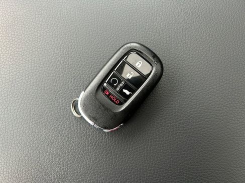 Used 2025 Honda Pilot TrailSport image 33