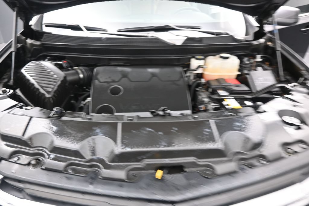 Used 2023 Chevrolet Traverse LS FWD image 16
