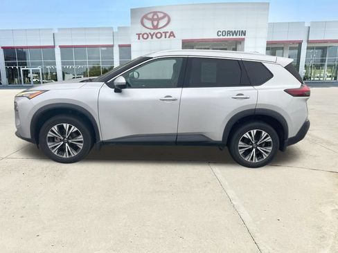 Used 2021 Nissan Rogue SV w/ Premium Package AWD/4WD image 2