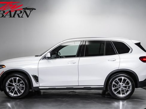Used 2025 BMW X5 xDrive40i w/ Climate Comfort Package AWD/4WD image 2