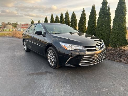Certified 2017 Toyota Camry XLE image 2