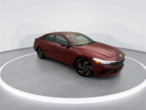 Used 2025 Hyundai Elantra Sport image 6