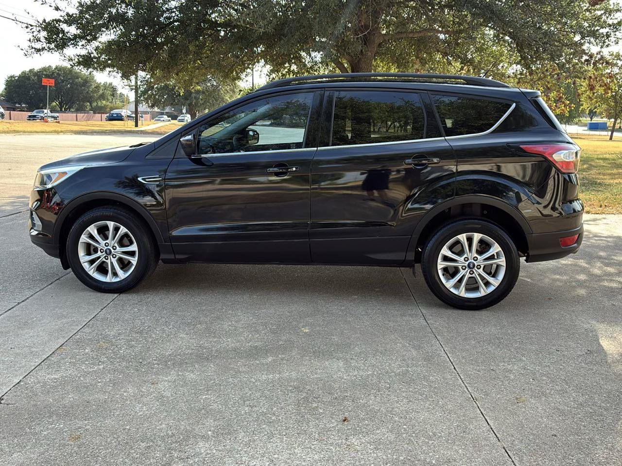 Used 2018 Ford Escape SE w/ SE Sync 3 Package FWD image 9