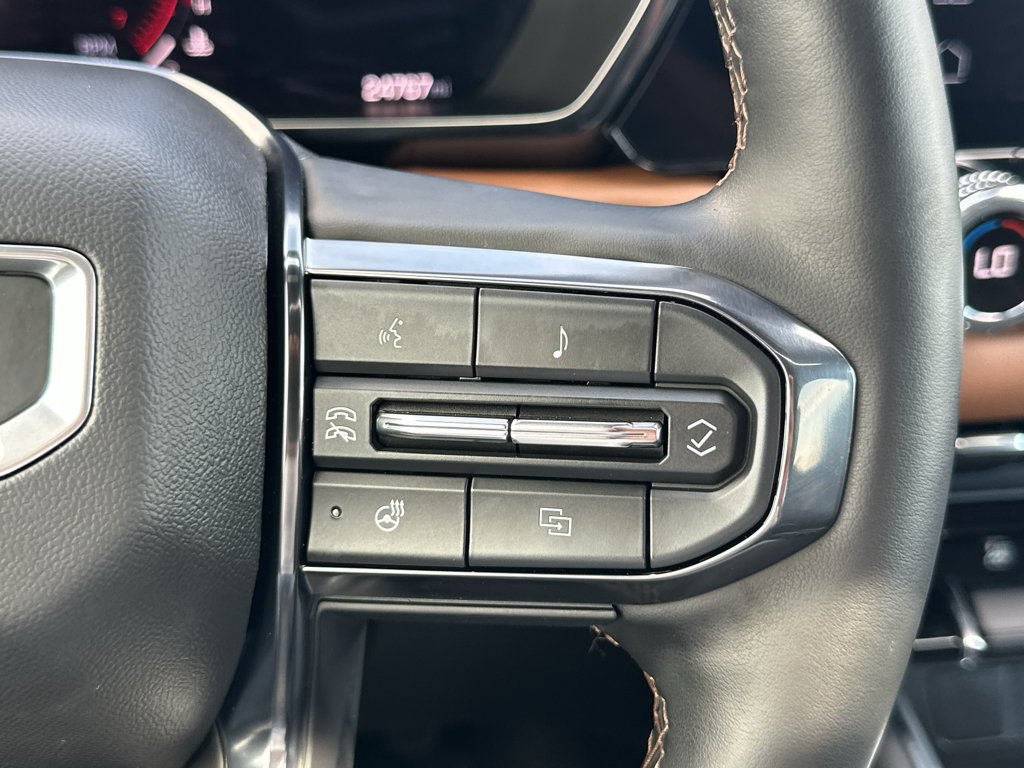 Used 2024 GMC Canyon AT4 w/ AT4 Premium Package AWD/4WD image 12