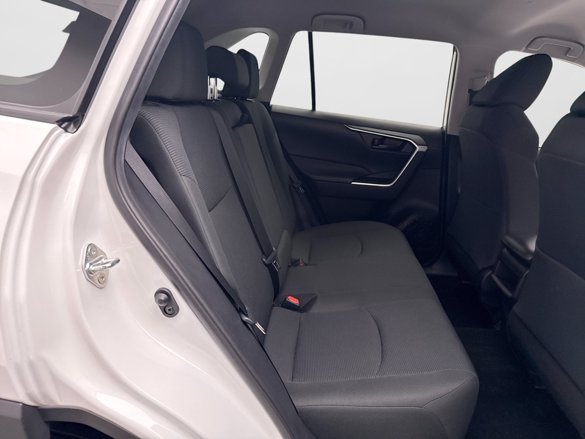 Used 2020 Toyota RAV4 LE w/ Carpet Mat Package AWD/4WD image 17
