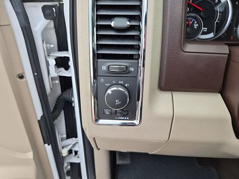 Used 2017 RAM 1500 Laramie w/ Convenience Group image 31