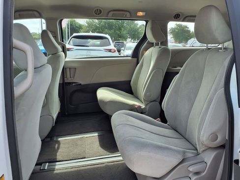 Used 2012 Toyota Sienna FWD image 17