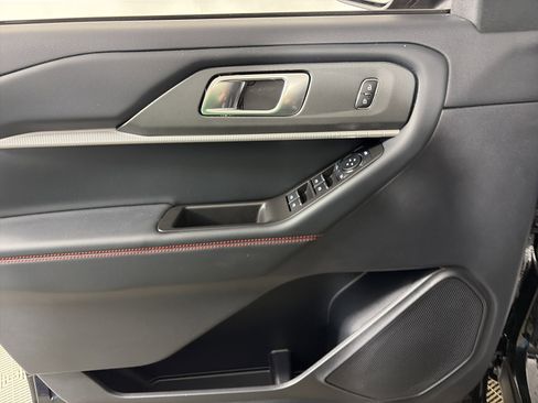 Used 2025 Ford Explorer ST-Line w/ ST-Line Street Pack image 28