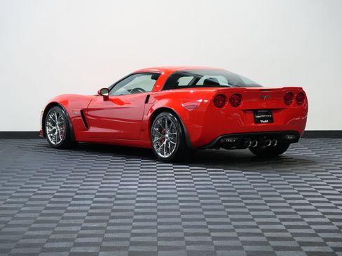 Used 2013 Chevrolet Corvette Z06 w/ 2LZ Preferred Equipment Group RWD image 8