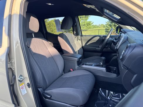 Used 2019 Toyota Tacoma TRD Off-Road AWD/4WD image 14