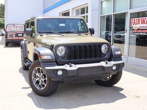 Used 2025 Jeep Wrangler Unlimited Sport AWD/4WD image 35