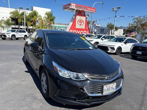Used 2018 Chevrolet Cruze LS FWD image 2