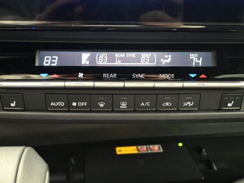 Used 2025 Toyota Sienna XSE image 22