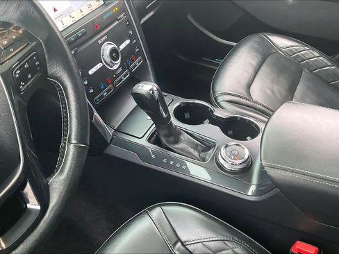 Used 2019 Ford Explorer Platinum image 18