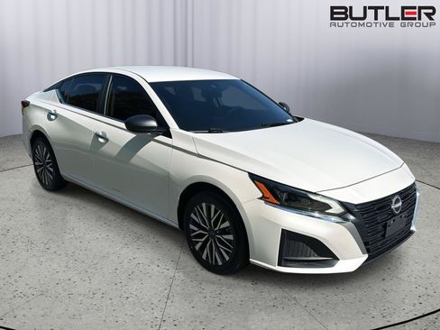 Used 2024 Nissan Altima 2.5 SV AWD/4WD image 8