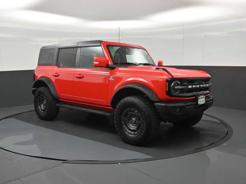 Used 2024 Ford Bronco Outer Banks AWD/4WD image 2