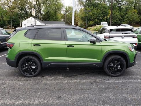 New 2025 Volkswagen Taos SE image 2