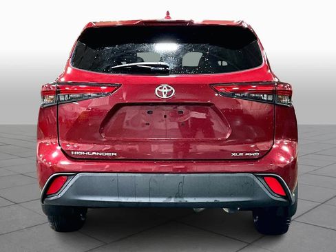 Used 2020 Toyota Highlander XLE image 5