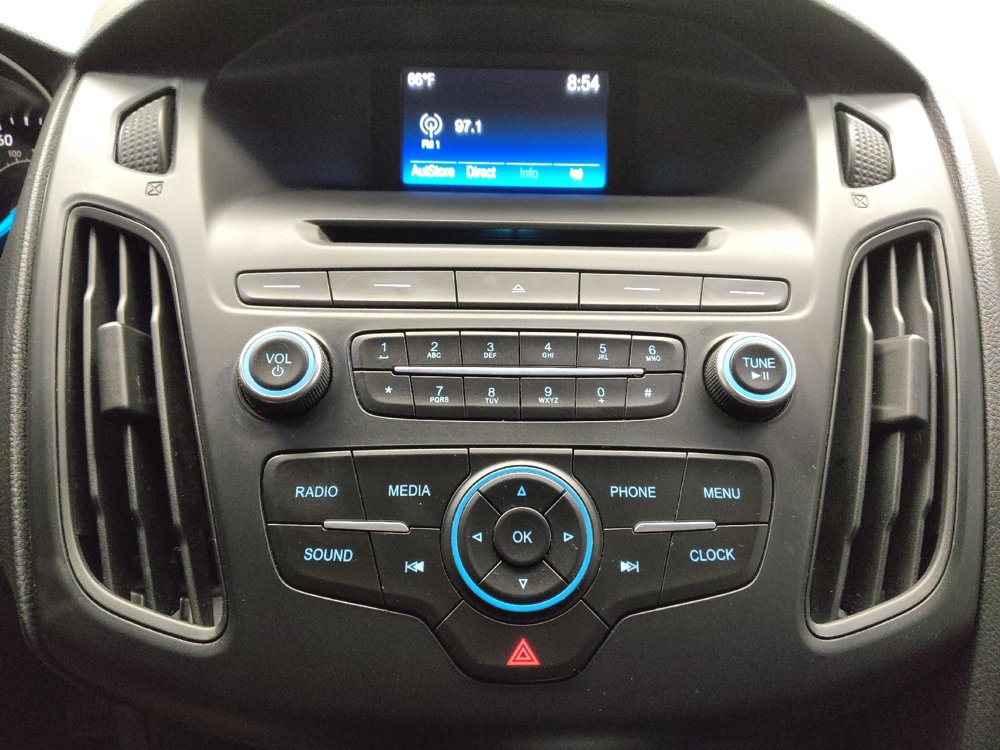 Used 2015 Ford Focus SE FWD image 25