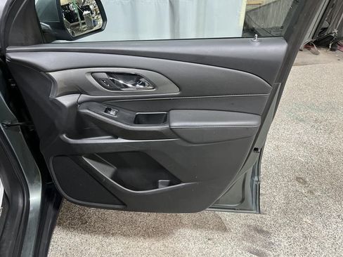 Used 2023 Chevrolet Traverse LT FWD image 20