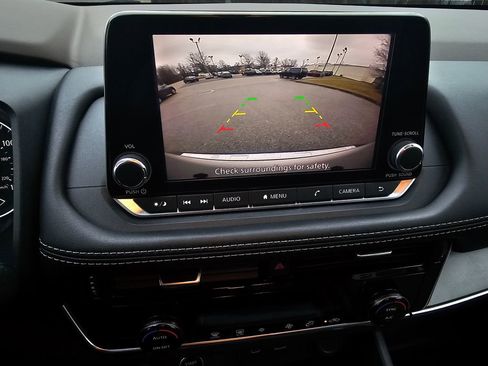 Used 2023 Nissan Rogue SV image 11