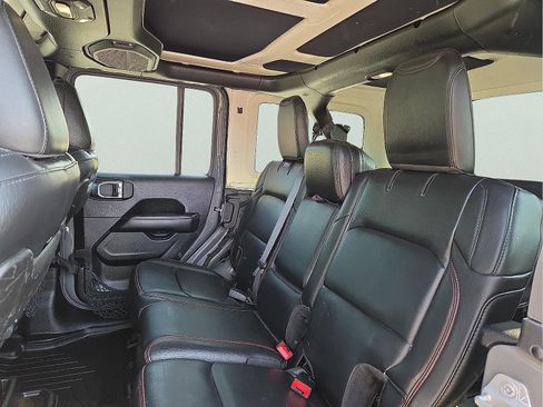 Used 2018 Jeep Wrangler Unlimited Rubicon w/ Dual Top Group image 7