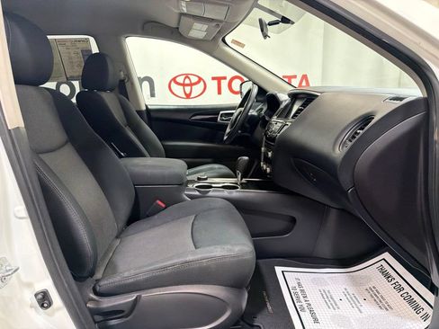 Used 2017 Nissan Pathfinder S AWD/4WD image 10