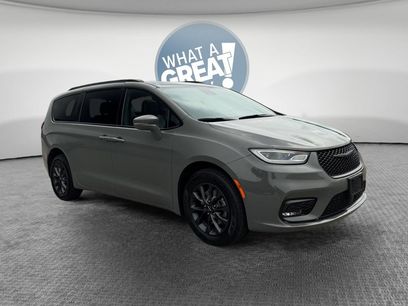 Used 2021 Chrysler Pacifica Limited w/ S Appearance Package