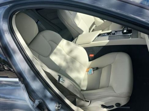 Certified 2023 Volvo XC60 B5 Plus w/ Protection Package Premier image 11