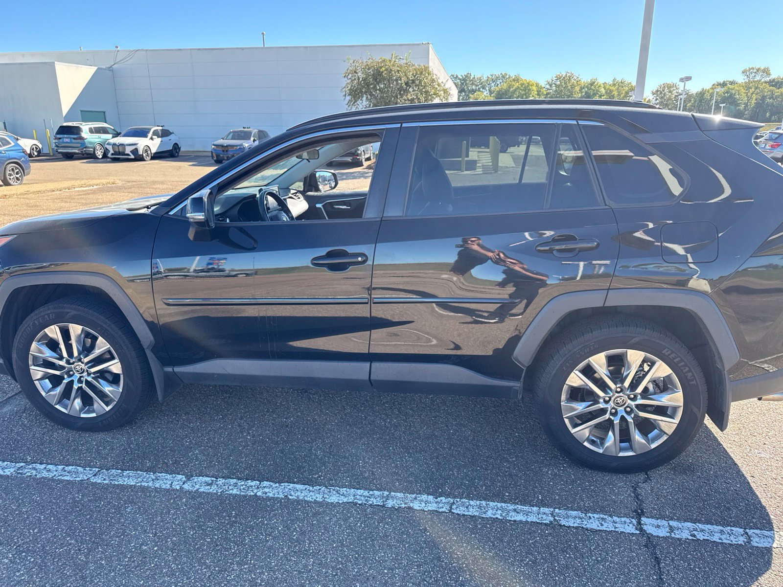 Used 2021 Toyota RAV4 XLE Premium FWD image 8