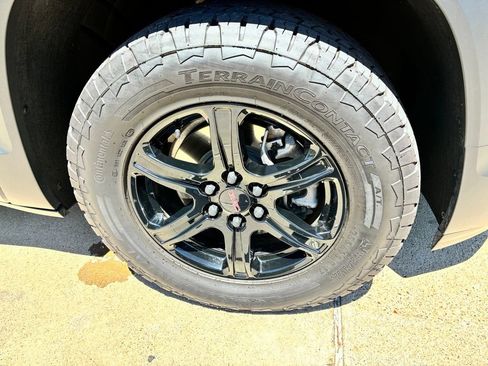 Used 2023 GMC Acadia AT4 AWD/4WD image 3