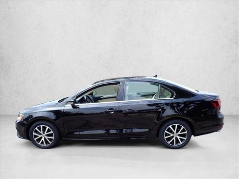 Used 2017 Volkswagen Jetta SE FWD image 2