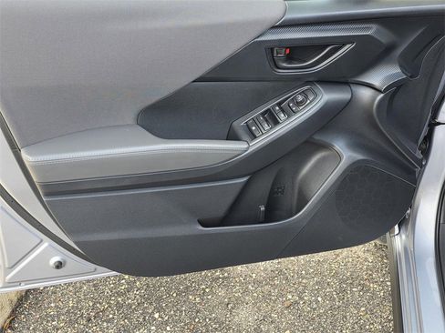 Used 2025 Subaru Crosstrek 2.0i Premium image 31