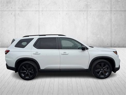 Used 2023 Honda Pilot Sport image 4
