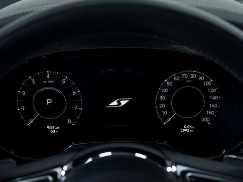 Certified 2025 Bentley Bentayga image 33