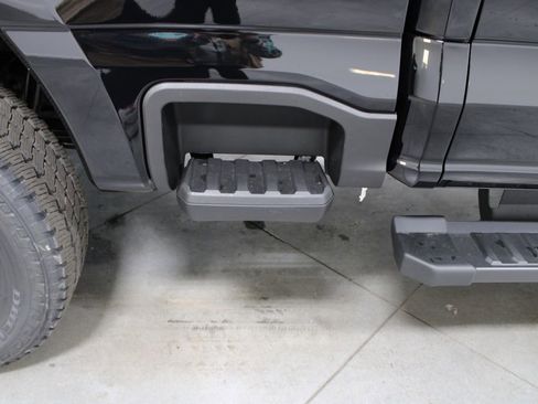 New 2026 Ford F250 Lariat w/ Black Appearance Package image 15