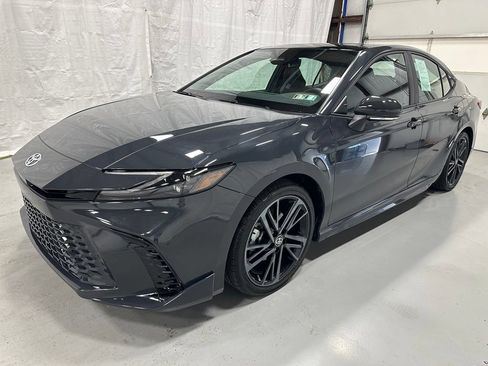 Used 2026 Toyota Camry XSE FWD image 3