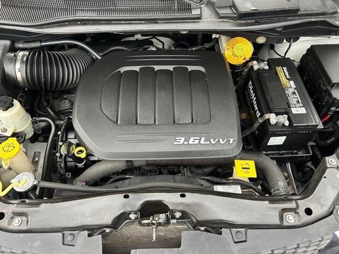 Used 2016 Dodge Grand Caravan SXT FWD image 16
