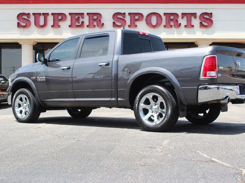 Used 2017 RAM 1500 Laramie w/ Convenience Group AWD/4WD image 5